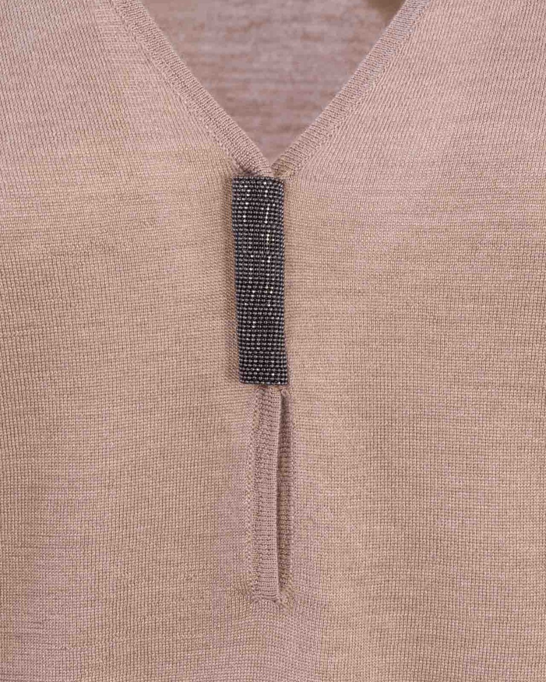 shop BRUNELLO CUCINELLI  Pull: Brunello Cucinelli maglia leggera in cashmere e seta con Precious Detail.
Scollo a V.
Spalla abbassata.
Manica ampia.
Maglia rasata.
Decorazione in monile Nickel-free.
Composizione: 70% Cashmere 30% Seta.
Fabbricato in Italia.. M13845502-C8909 number 8212789